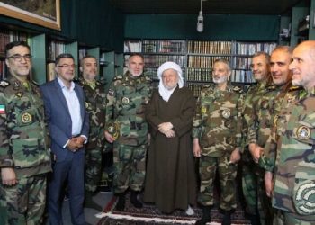 دیدار فرمانده کل ارتش ایران با امام جمعه پاوه