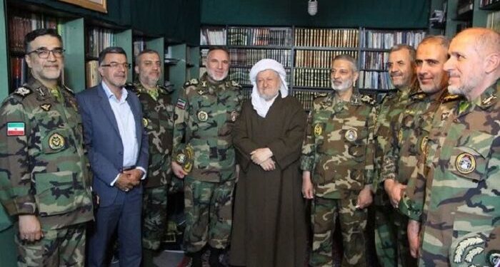 دیدار فرمانده کل ارتش ایران با امام جمعه پاوه