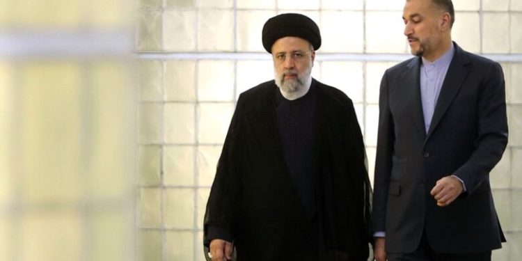 رئیس جمهور پرتلاش و خستگی ناپذیر مردم ایران بر سر عهد خود ایستاد و جان خود را فدای ملت کرد