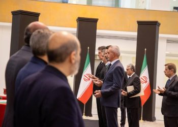 حضور هیئت اقلیم کردستان در مراسم یادبود رئیس جمهوری و وزیر امور خارجه ایران و همراهانشان + تصاویر