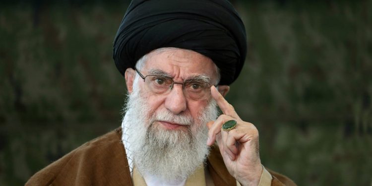 رهبر انقلاب: مجلس خبرگان مظهر مردم‌سالاری اسلامی است