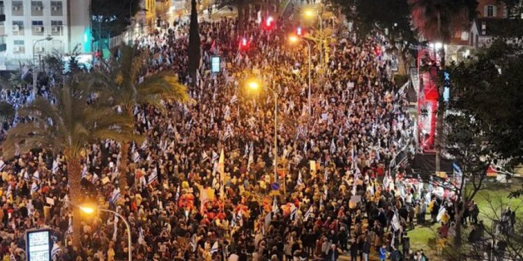 تظاهرات هزاران نفر در تلآویو علیه نتانیاهو