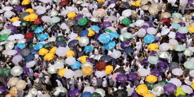 دستکم 550 حاجی بر اثر گرمای شدید جان خود را از دست دادهاند