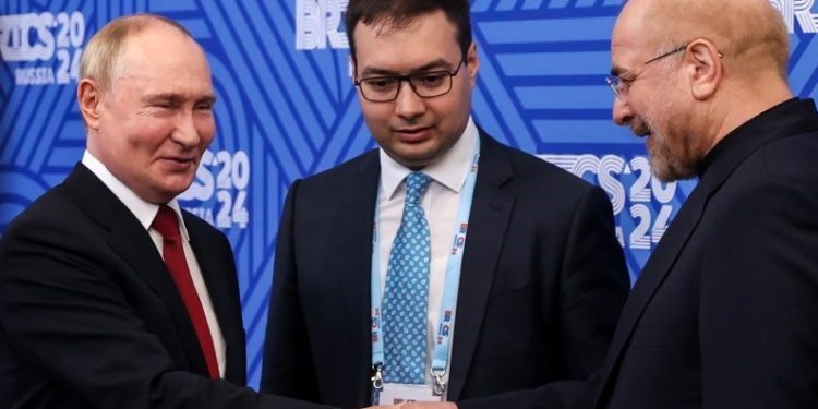 دلار از معاملات ایران و روسیه حذف شد