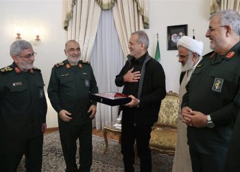 دیدار فرماندهان سپاه با پزشکیان