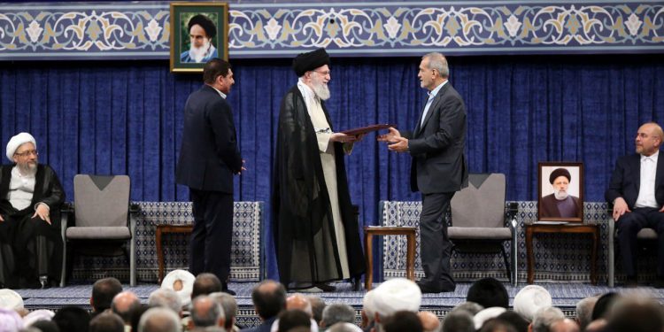 رهبر معظم انقلاب، پزشکیان را به ریاست جمهوری اسلامی ایران منصوب کردند