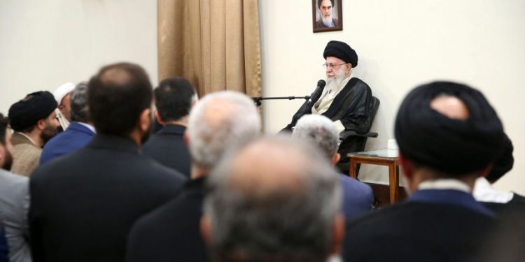 رهبر انقلاب: مرحله دوم انتخابات ریاستجمهوری بسیار مهم است