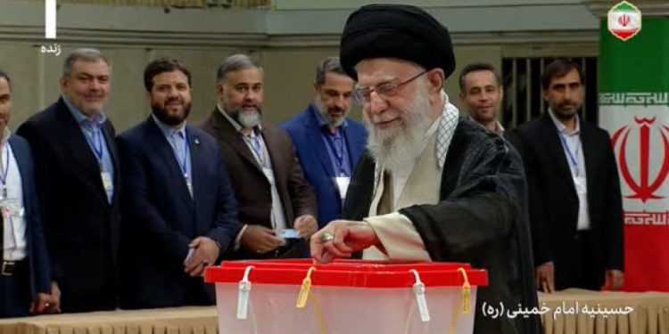 رهبر انقلاب: انشاء الله مردم بهترین را انتخاب کنند