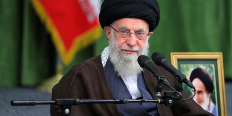 رهبر ایران: خونخواهی هنیه را وظیفه خود می‌دانیم