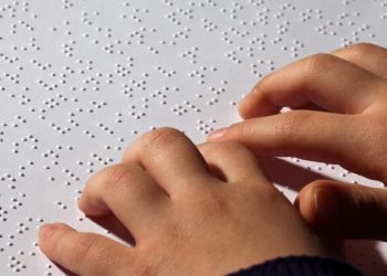 با حضور جمعی از نابینایان، دستگاه چاپ خط بریل در دانشگاه کردستان رونمایی شد