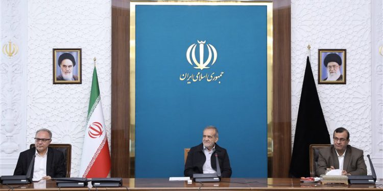 تأکید رئیس جمهور بر ساماندادن مبادلات مرزی علیه تحریمها