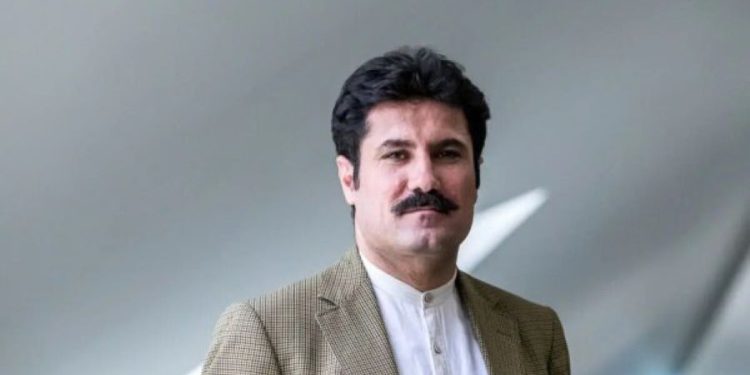 عبدالکریم حسین‌زاده؛ اولین کُرد اهل سنتی که معاون رییس جمهور اسلامی ایران شد