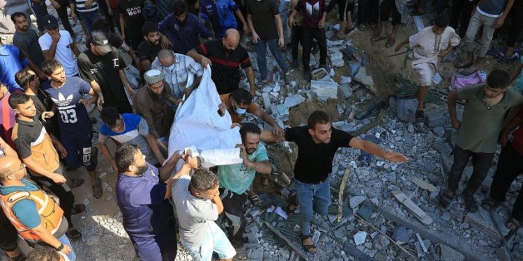 جنایت هولناک صهیونیستها علیه نمازگزاران در غزه/ 100 فلسطینی به شهادت رسیدند