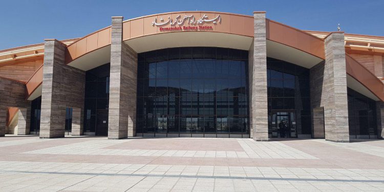 وزیر راه و شهرسازی تاکیدکرد؛ نقش راهآهن کرمانشاه-خسروی در اتصال ایران به مدیترانه