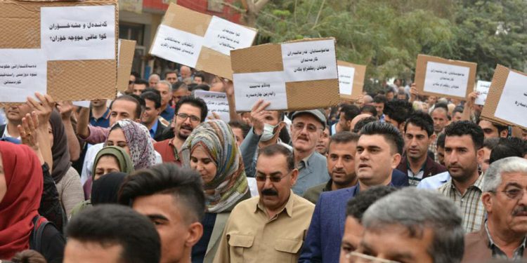 جام کوردی گزارش می دهد؛ وضعیت وخیم اقتصاد اقلیم کردستان در سایە بحران پرداخت حقوق ماهیانە کارمندان