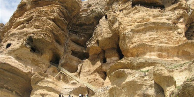 استان کردستان با ۹۳۰ اثر ثبت شدەی ملی آمادەی میزبانی از گردشگران خارجی است