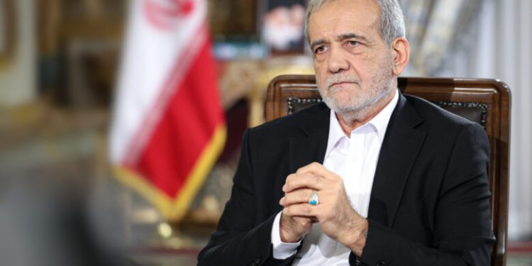 پزشکیان با انتشار یادداشتی به زبان کردی و عربی: هدف اصلی ایران ایجاد وحدت، انسجام و وفاق در کل امت اسلامی است