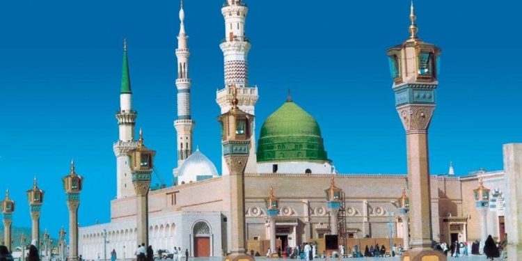 مدیر مرکز بزرگ اسلامی غرب کشور: وحدت از مهمترین عوامل اقتدار امت اسلامی در جهان است