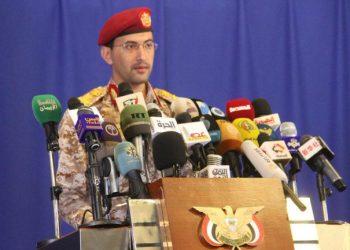 حملات موشکی و پهپادی انصارالله به ناوشکن های امریکایی