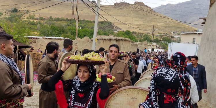 جشنواره «انگور کندوله» و «سیبِ سرتخت» پاییز امسال در صحنه برگزار می‌شود