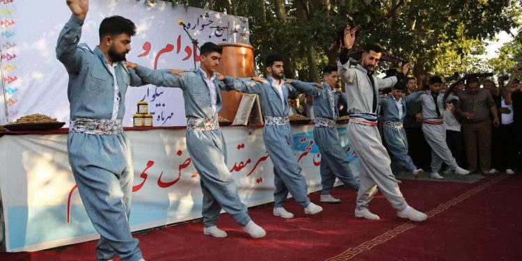 برگزاری جشنواره بادام و عسل «بیلوار» کرمانشاه