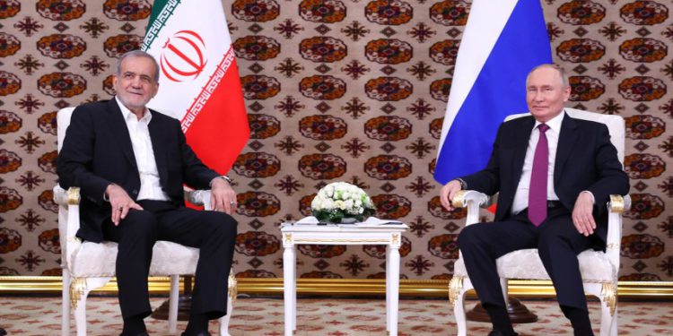 پزشکیان: ارتباط ایران و روسیه صمیمانه و راهبردی است/ پوتین: مواضع بین‌المللی تهران و مسکو بسیار نزدیک است