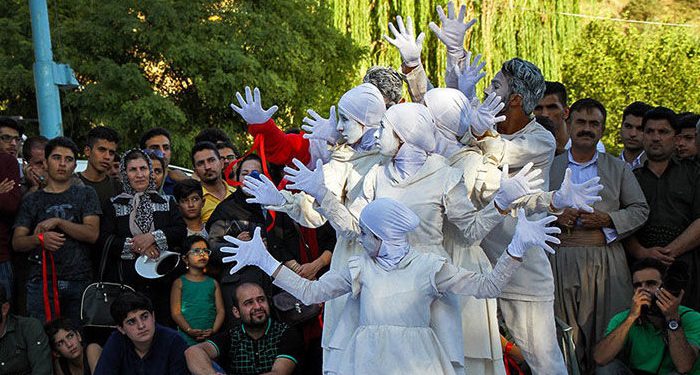 دورهمی هنرمندان تئاتر خیابانی جهان در شهر پایتخت تئاتر خاورمیانه