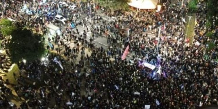 آشوب در تلآویو در اعتراض به اختلاف ها و ناکارآمدی ها در کابینه نتانیاهو