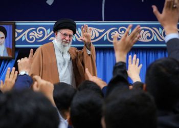 آیت الله خامنه‌ای: امریکا و رژیم صهیونیستی پاسخ دندان‌شکن دریافت می‌کنند