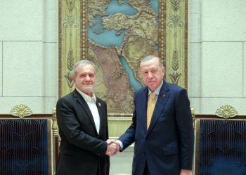 در دیدار اردوغان؛ تاکید پزشکیان بر لزوم حفظ تمامیت ارضی سوریە