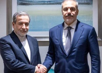 دیدار و گفتگوی وزرای خارجه ایران و ترکیه در قاهره