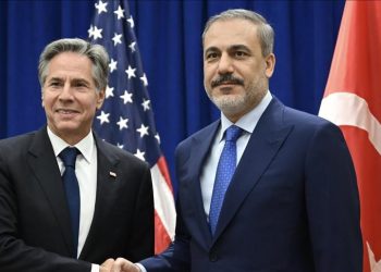 گفتگوی تلفنی وزیر خارجه ترکیه با همتای آمریکایی دربارە نیروهای مسلح کرد در سوریە