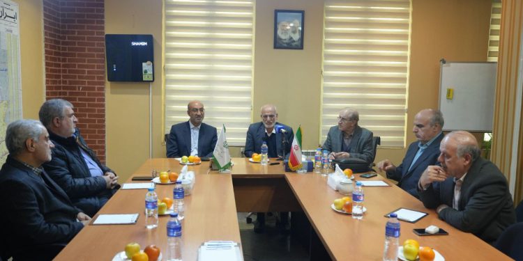 نشست هم‌اندیشی استاندار کرمانشاه با استانداران پیشین برگزار شد