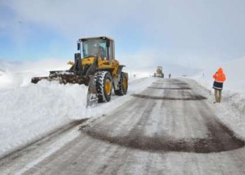 ‍ ۶ هزار و ۵۷۶ کیلومتر باند عملیات برف‌روبی در کرمانشاه /عملیات برف‌روبی در محورهای روستایی ادامه دارد
