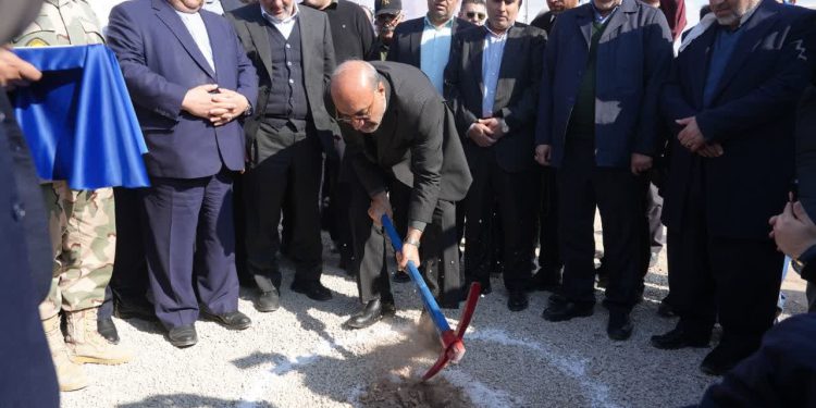 آغاز عملیات اجرایی توسعه ۳ میدان نفتی کرمانشاه با حضور مسئولان ملی و استانی/ ۲۳۵ میلیون دلار سرمایهگذاری با ۵۰۰ نفر اشتغالزایی