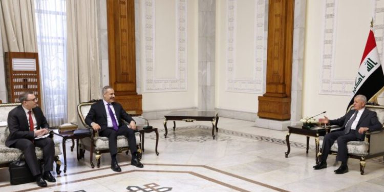 در دیدار با فیدان؛ تاکید رئیس جمهور عراق بر ضرورت احترام به حاکمیت عراق