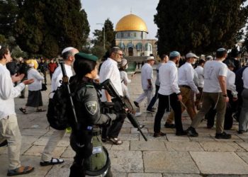 یورش ده‌ها شهرک‌نشین یهودی با حمایت ارتش رژیم صهیونیستی به مسجد الاقصی