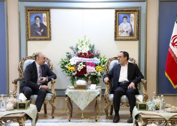 فرستادە ویژە رئیس اقلیم کردستان با سرکنسول ایران دیدار کرد