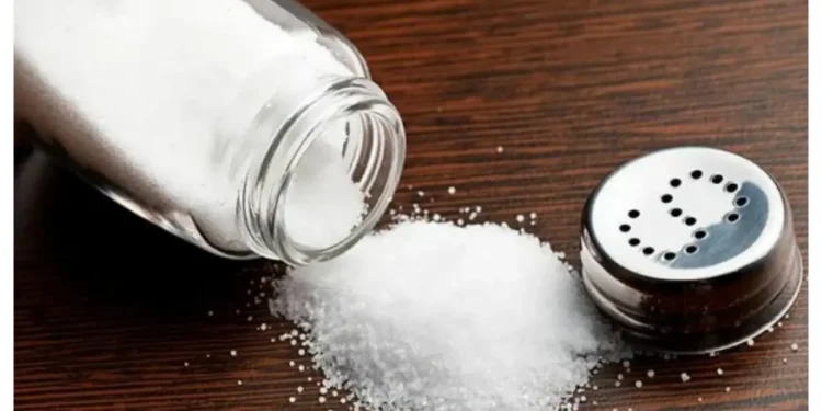 مضرات مصرف بیش از حد سدیم چیست؟/ معرفی 8 جایگزین طبیعی برای نمک