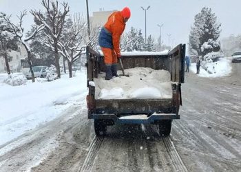 پایان عملیات برف‌روبی در معابر اصلی کرمانشاه/ برف‌روبی در کوچه‌ها ادامه دارد