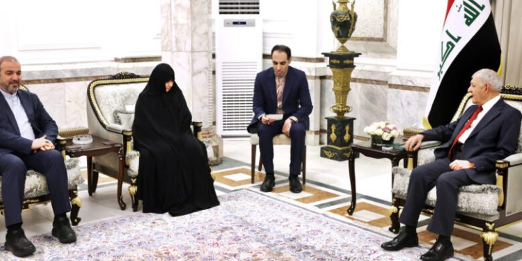 دیدار رئیس جمهور عراق با همسر رئیس جمهور فقید ایران