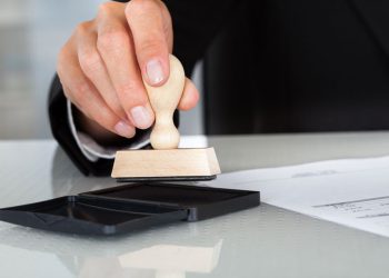 اعلام ممنوعیت استفاده از عناوین جعلی در مهر نظام پزشکی