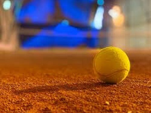 اولین دوره رقابت‌های لیگ تنیس خاکی در کرمانشاه در حال برگزاری است