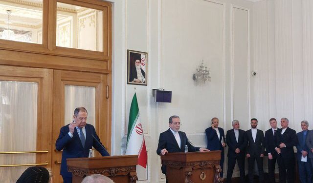 پیام صریح ایران بە آمریکا در خصوص مذاکرە