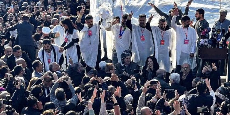 پایان اعتصاب ١٥ روزە معلمان در سلیمانیە؛ پیام صریح ادامە اعتراضات بە دولت مسرور بارزانی