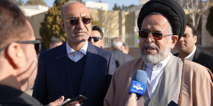 دستیار ویژه رئیس جمهور و رئیس شورای امور اقوام، ادیان و مذاهب:  کرمانشاه نماد همزیستی مسالمت آمیز همه ادیان و مذاهب مختلف است/ دولت دکتر پزشکیان دولت ترکیبی است، نه دولت جناحی