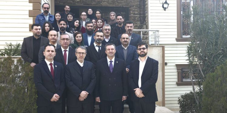 تقدیر از دانشجویان ممتاز زبان و ادبیات فارسی در دانشگاه سلیمانیه + تصاویر