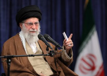 آیت الله خامنه‌ای: اصرار برخی دولت‌های قلدر برای مذاکره، بە منظور تحکّم و تحمیل توقعات خودشان است