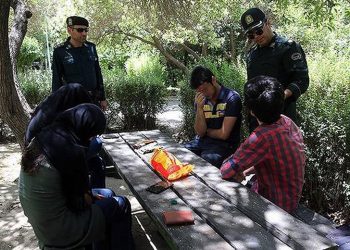 مردم از خوردن و آشامیدن در ملأ عام خودداری کنند/ با هنجارشکنان برابر قانون برخورد می‌شود