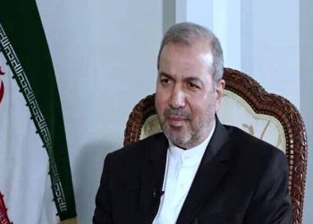 سفیر ایران در عراق: درخصوص برنامە هستە ای مذاکرە می کنیم / حشد الشعبی منحل نخواهد شد